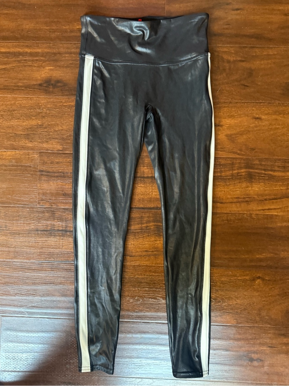 SPANX Faux Leather Legging Side Stripe size medium - Picture 2 of 5